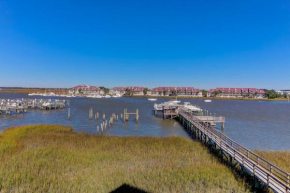 Panoramic River Views, Large Screen Porch, Community Pool & Dock